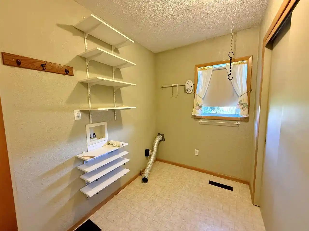 Photo 2 of Single family home for sale at 728 W 5th Avenue, Oshkosh, WI 54902 | MLS# 50334104 | Listing updated on 2026-10-09
