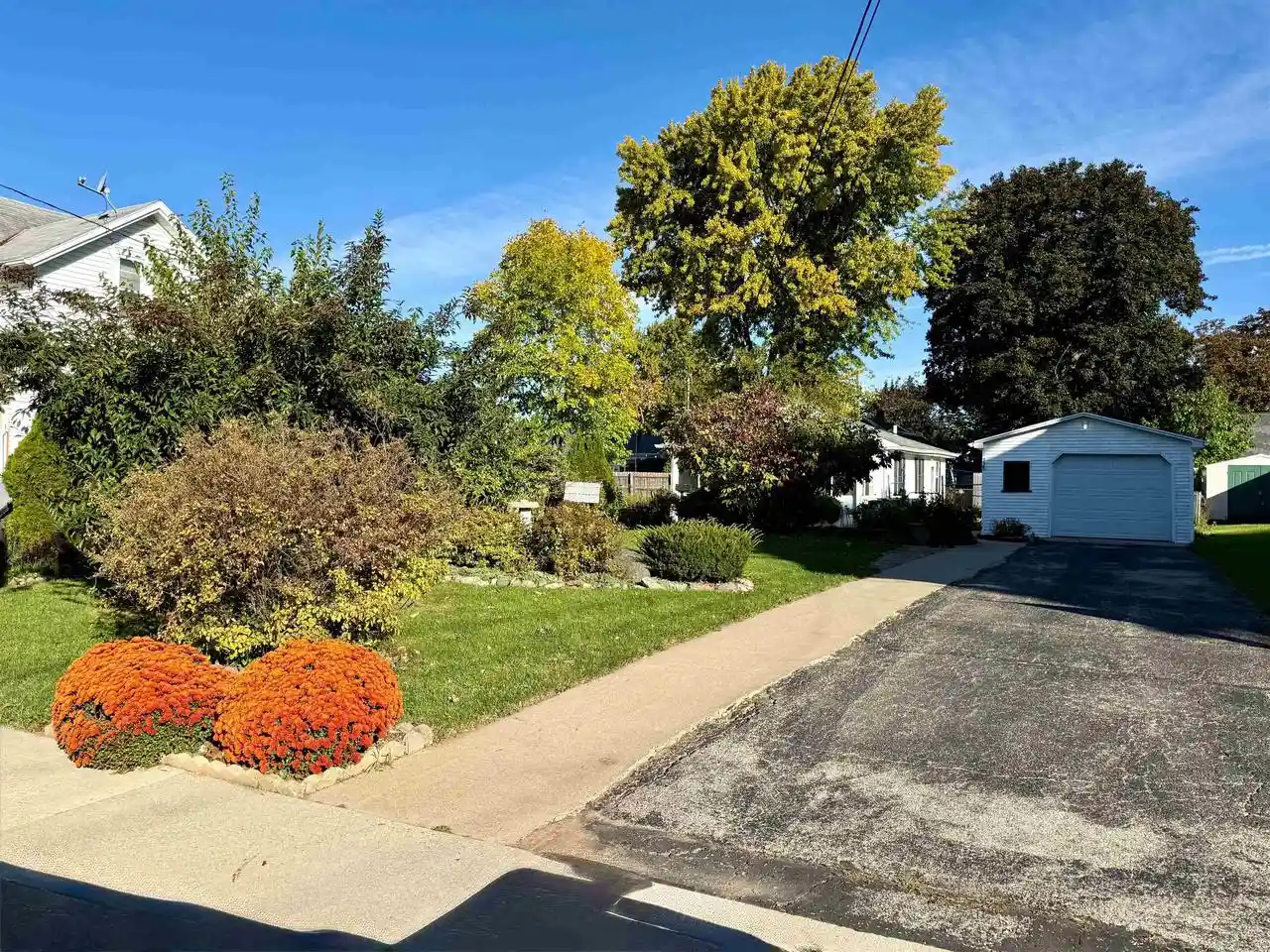 Photo 4 of Single family home for sale at 728 W 5th Avenue, Oshkosh, WI 54902 | MLS# 50334104 | Listing updated on 2026-10-09