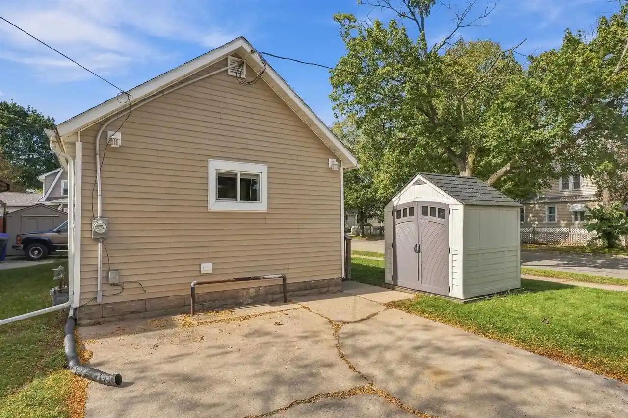 Photo 3 of Single family home for sale at 1005 W 4th Street, Appleton, WI 54914 | MLS# 50334109 | Listing updated on 2026-10-09