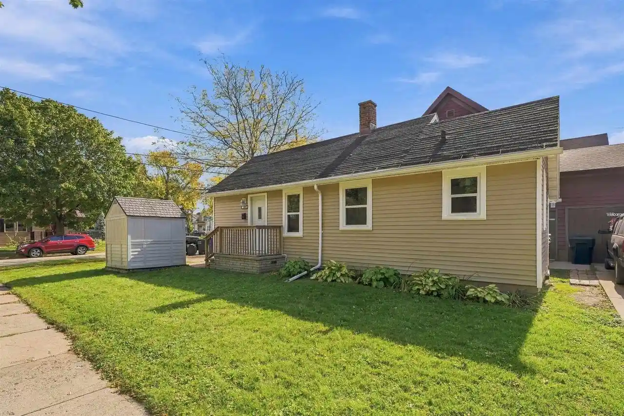 Photo 4 of Single family home for sale at 1005 W 4th Street, Appleton, WI 54914 | MLS# 50334109 | Listing updated on 2026-10-09