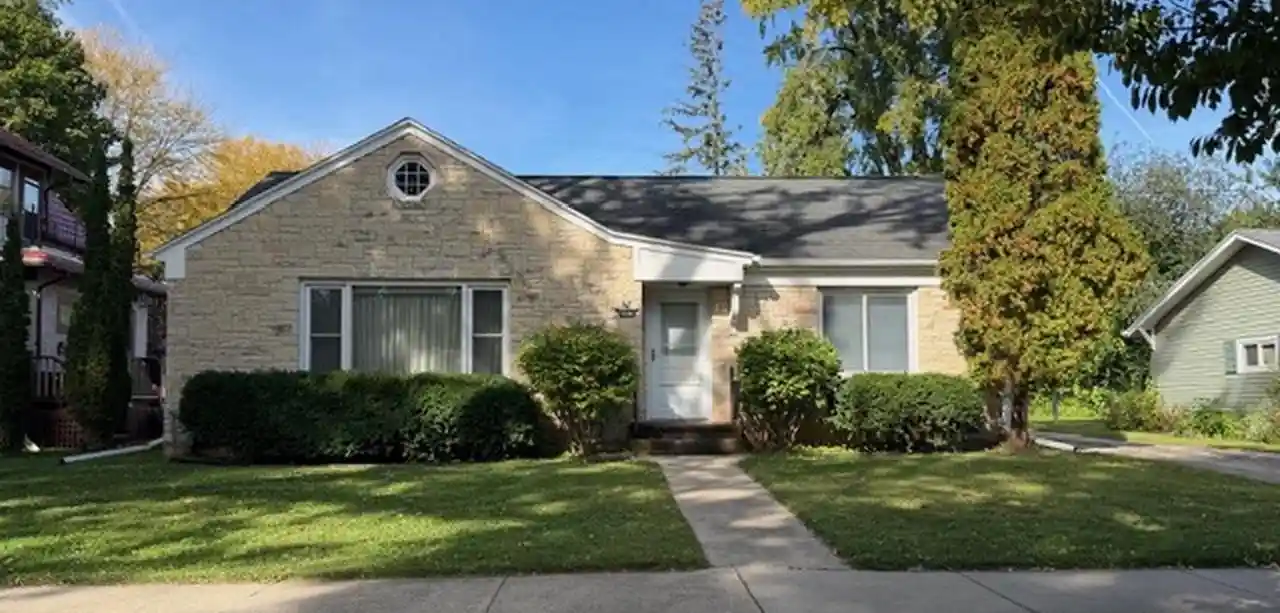 Photo 1 of Single family home for sale at 1036 S Roosevelt St, Green Bay, WI 54301 | MLS# 50334115 | Listing updated on 2026-10-09