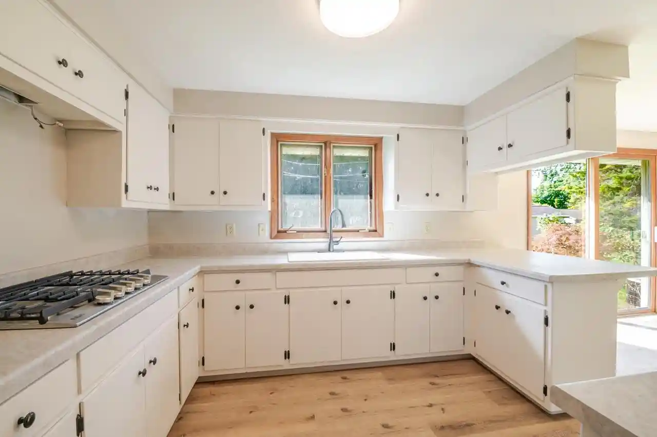 Photo 3 of Single family home for sale at 2056 Zeise Ave, Green Bay, WI 54302 | MLS# 50334116 | Listing updated on 2026-10-09