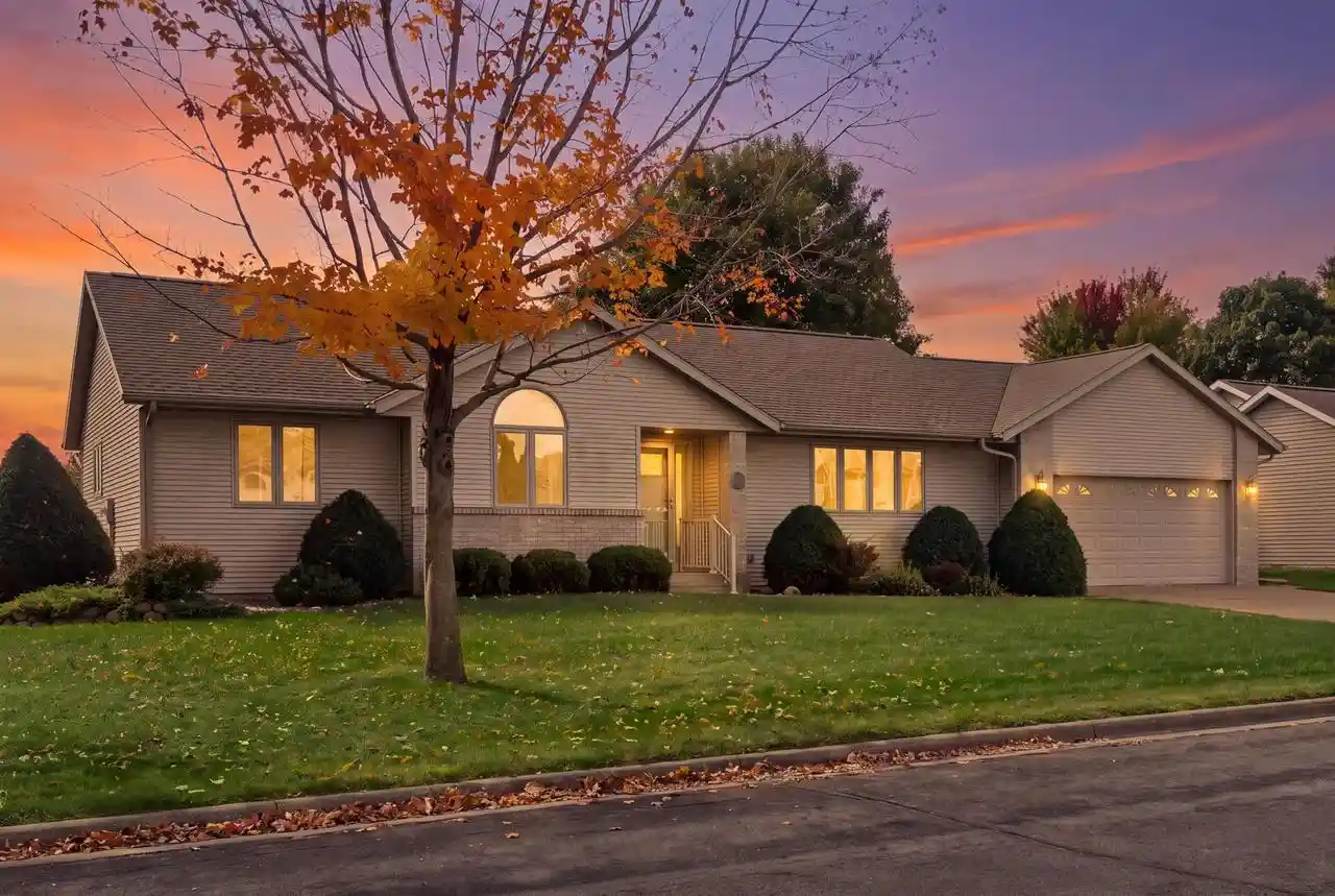 Single family home for sale at 932 Garden Pl, Onalaska, WI 54650 | MLS# 1984298 | Listing updated on 2026-10-09