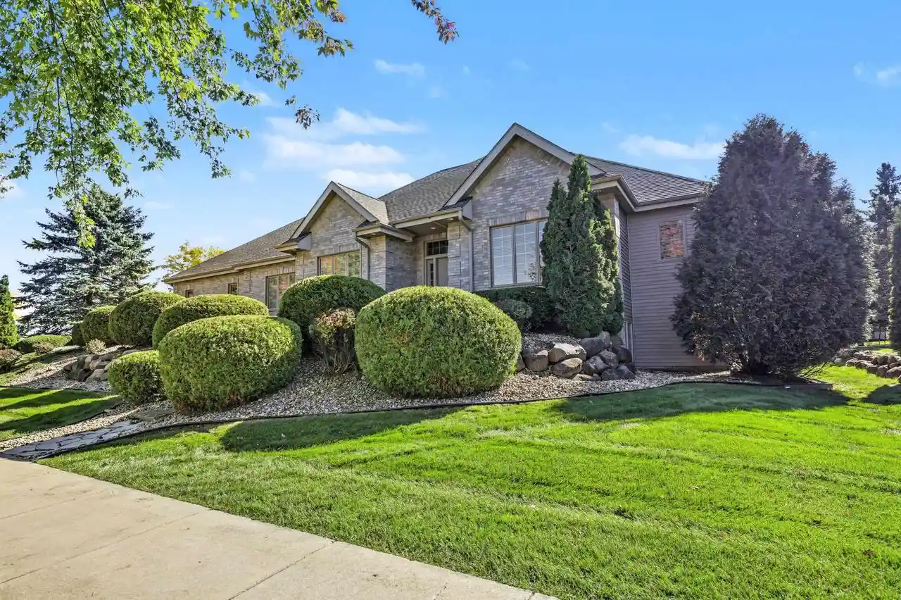 Photo 1 of Single family home for sale at 902 Winding Way, Middleton, WI 53562 | MLS# 2034425 | Listing updated on 2026-10-09