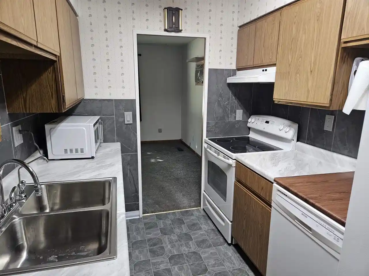 Photo 4 of Single family home for sale at 327 Hitchcock St, Baraboo, WI 53913 | MLS# 2034430 | Listing updated on 2026-10-09