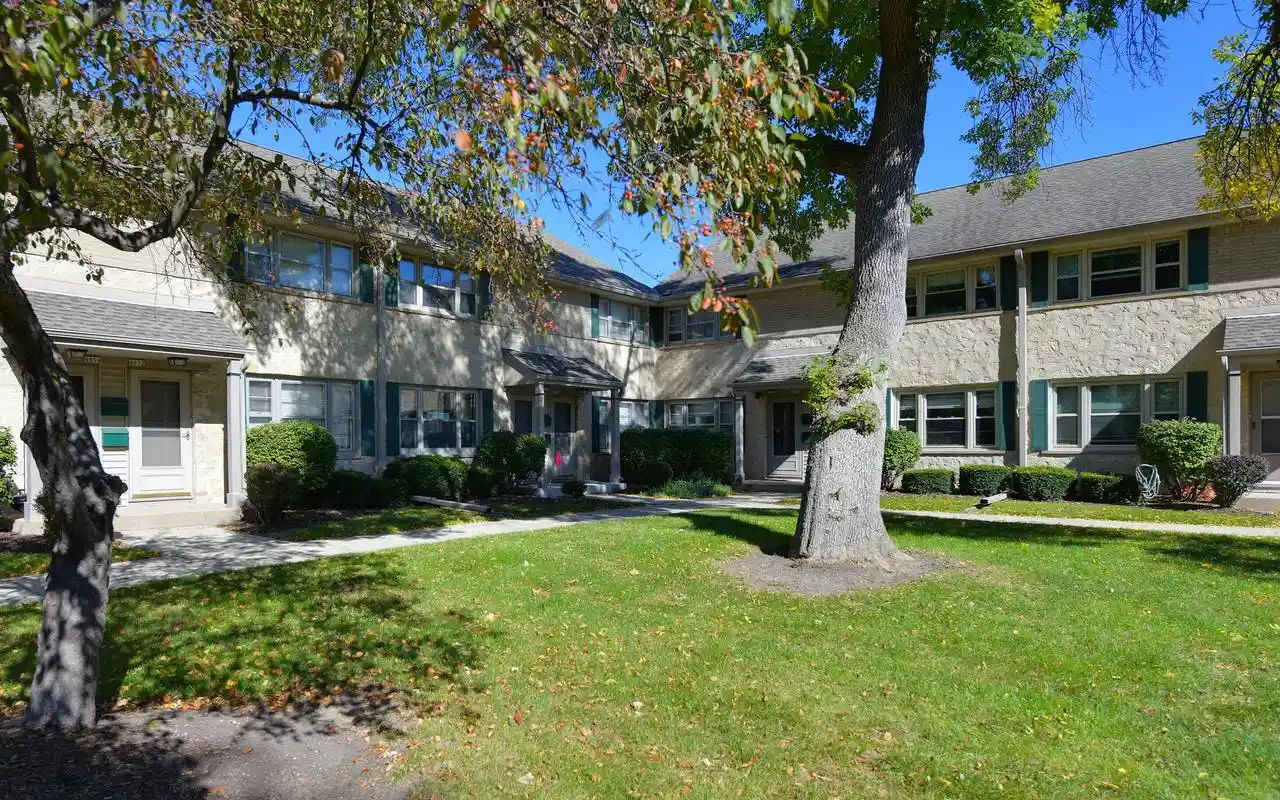 Photo 2 of Condo for sale at 4890 N Shoreland Ave, Milwaukee, WI 53217 | MLS# 1984334 | Listing updated on 2026-10-12