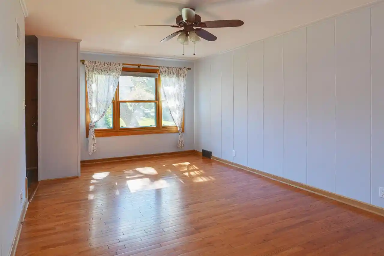 Photo 12 of Condo for sale at 4890 N Shoreland Ave, Milwaukee, WI 53217 | MLS# 1984334 | Listing updated on 2026-10-19