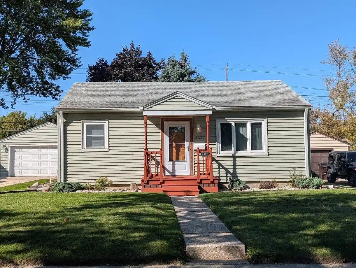 Photo 1 of Single family home for sale at 4467 S Pennsylvania Ave, Saint Francis, WI 53235 | MLS# 1984335 | Listing updated on 2026-10-11