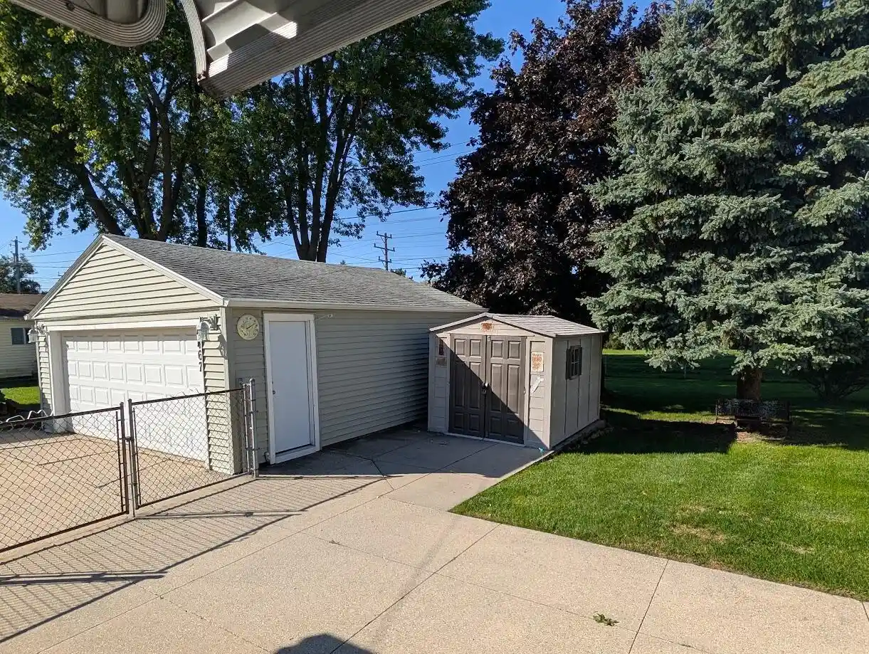 Photo 2 of Single family home for sale at 4467 S Pennsylvania Ave, Saint Francis, WI 53235 | MLS# 1984335 | Listing updated on 2026-10-11