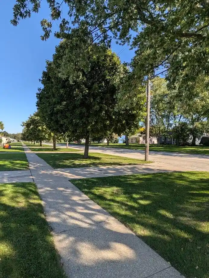 Photo 3 of Single family home for sale at 4467 S Pennsylvania Ave, Saint Francis, WI 53235 | MLS# 1984335 | Listing updated on 2026-10-11