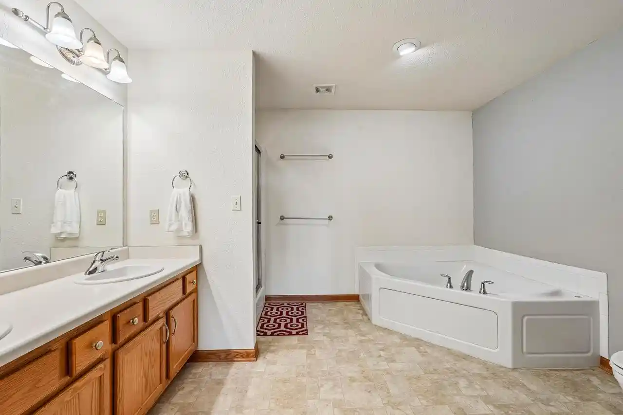Photo 4 of Condo for sale at W197n16873 Stonewall Dr, Jackson, WI 53037 | MLS# 1984343 | Listing updated on 2026-10-10