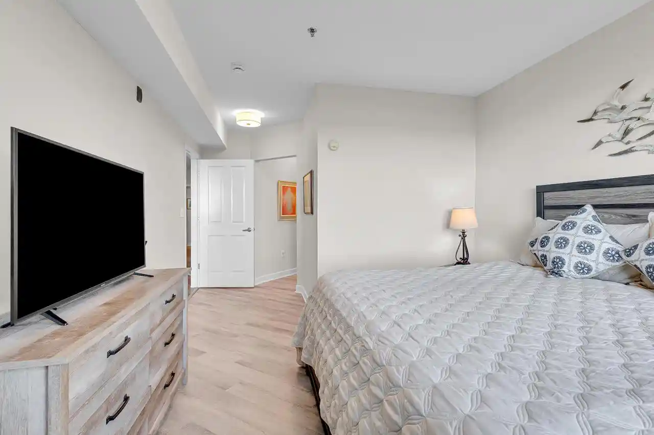 Photo 3 of Condo for sale at 4110 S Lake Dr #47, Saint Francis, WI 53235 | MLS# 1984351 | Listing updated on 2026-10-10