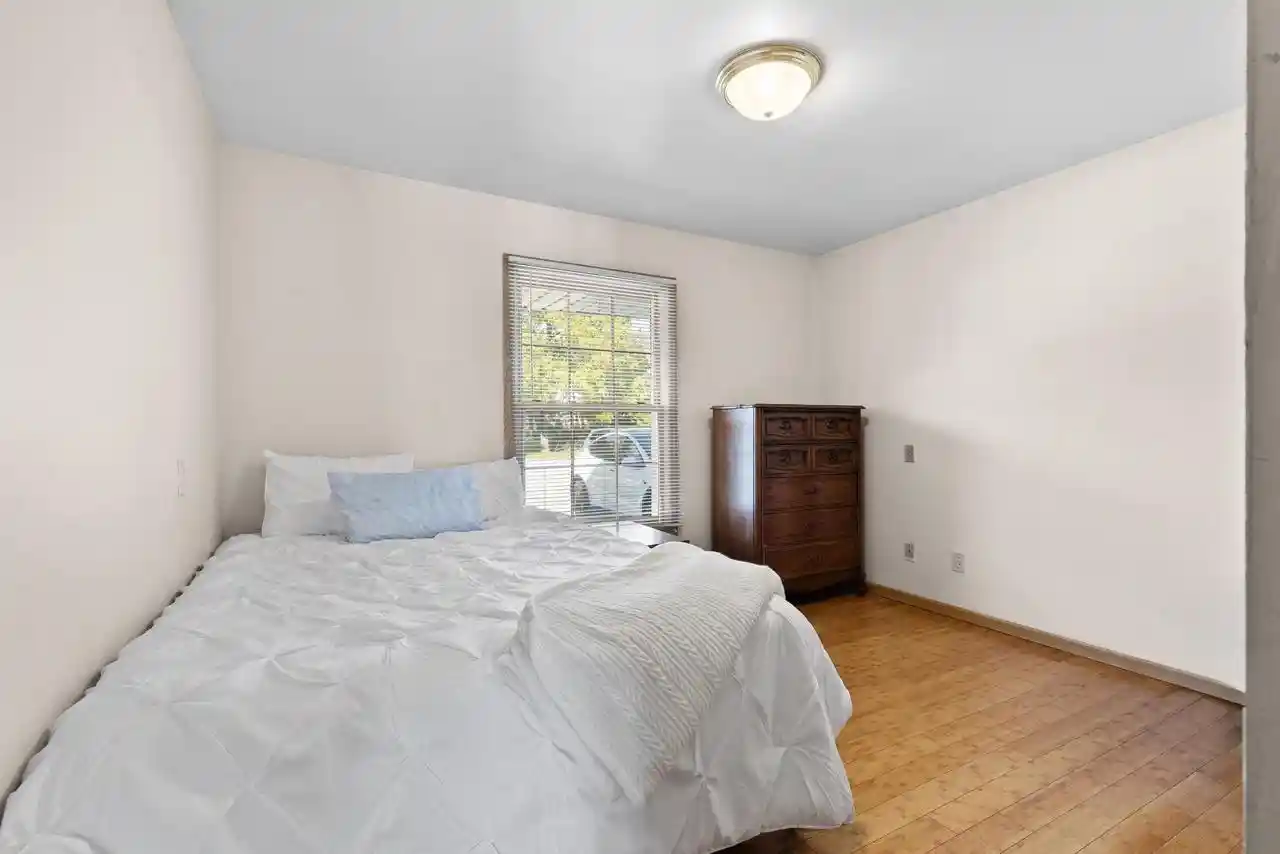 Photo 4 of Single family home for sale at 429 W Apple Tree Rd, Glendale, WI 53217 | MLS# 1984360 | Listing updated on 2026-10-10