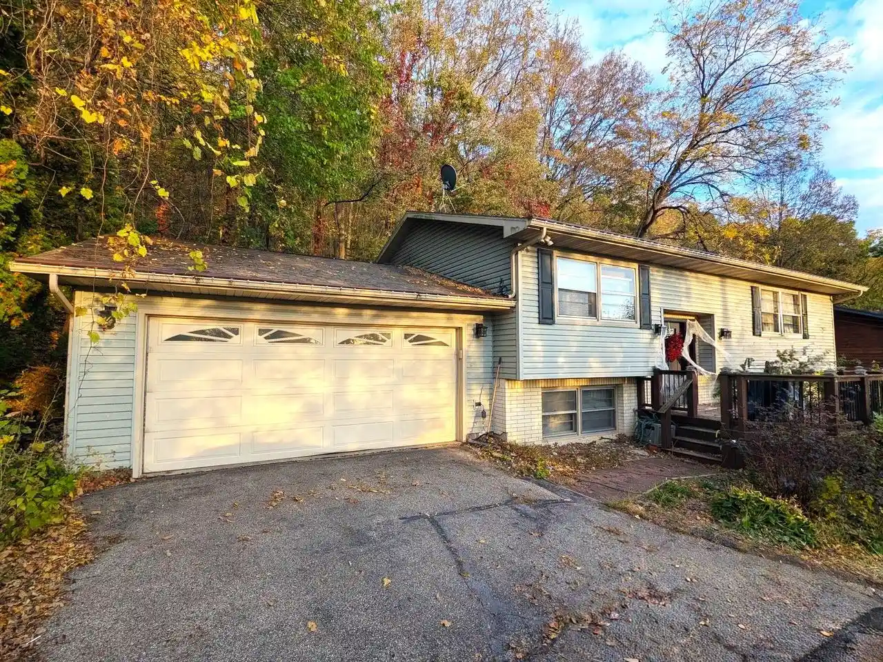 Photo 1 of Single family home for sale at 3205 Cliffside Dr, La Crosse, WI 54601 | MLS# 1984365 | Listing updated on 2026-10-12
