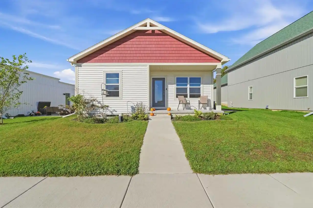 Photo 1 of Single family home for sale at 509 Park St, Poynette, WI 53955 | MLS# 2034448 | Listing updated on 2026-10-10