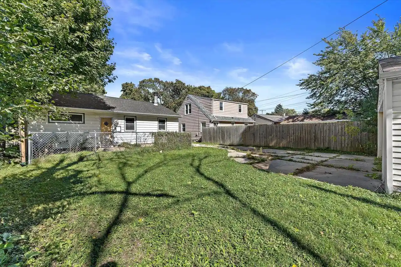 Photo 4 of Single family home for sale at 7639 W Palmetto Ave, Milwaukee, WI 53218 | MLS# 1984375 | Listing updated on 2026-10-10