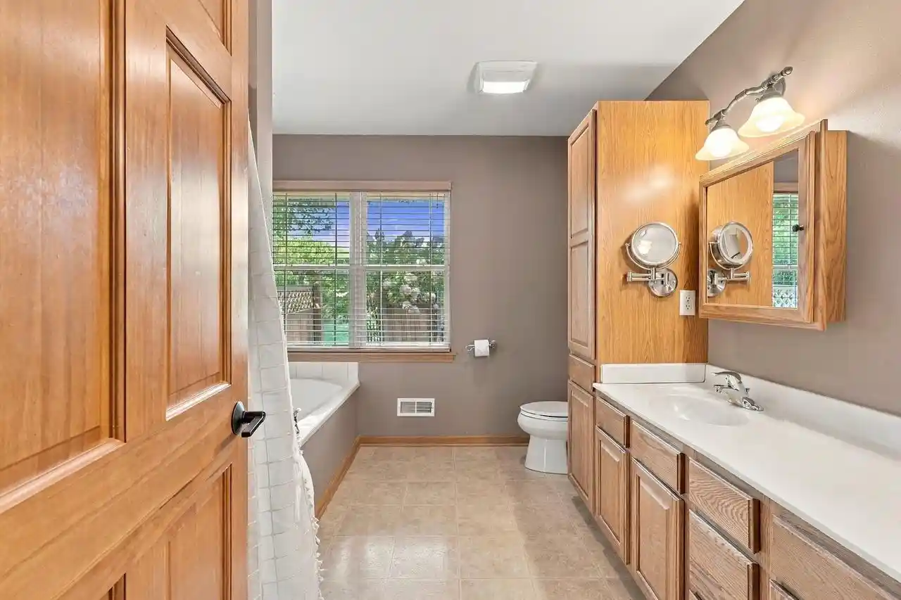 Photo 3 of Single family home for sale at 876 W Washington Ave, Hartford, WI 53027 | MLS# 1984377 | Listing updated on 2026-10-12