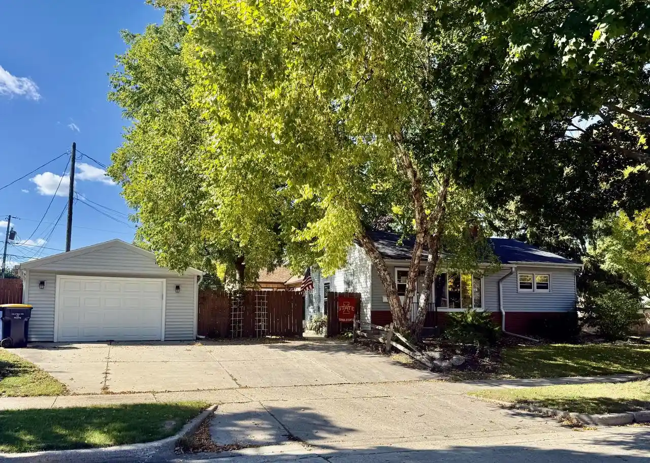 Photo 1 of Single family home for sale at 2507 S 94th Street, Milwaukee, WI 53227 | MLS# 1984390 | Listing updated on 2026-10-11