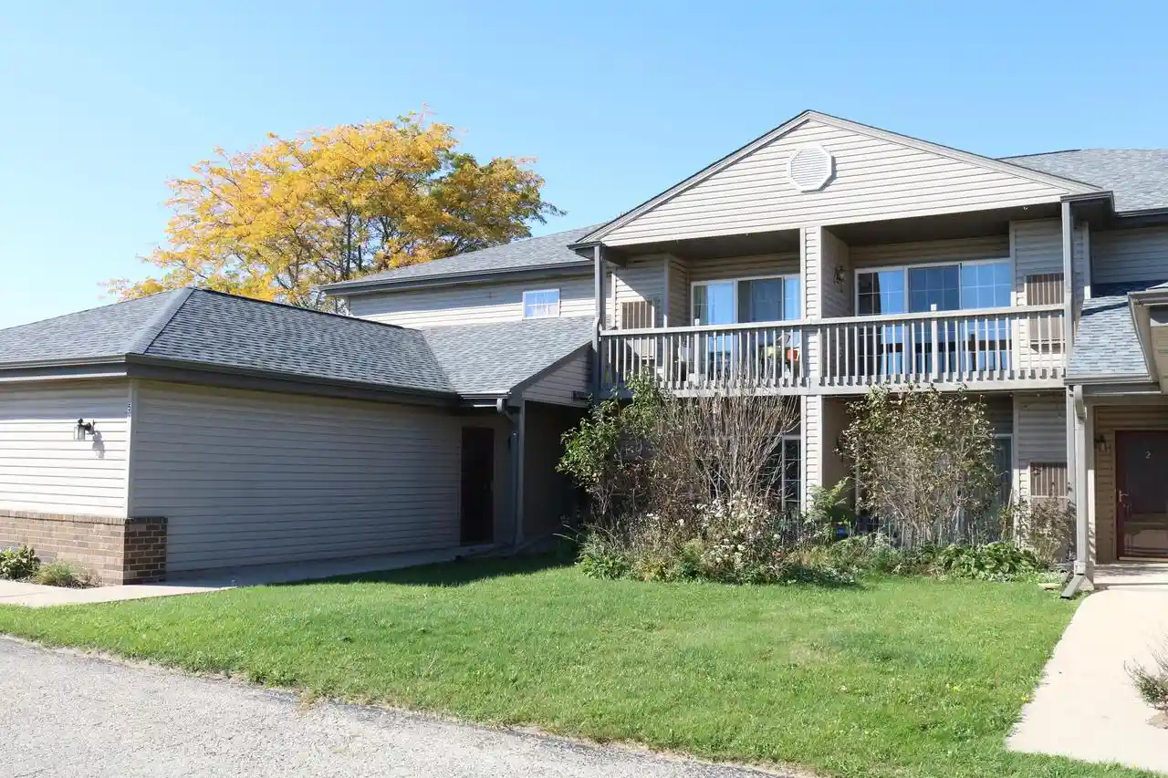 Listing Photo 5 - Condo for sale in building located at 705 Horicon St, Horicon, WI 53032 - Unit #1