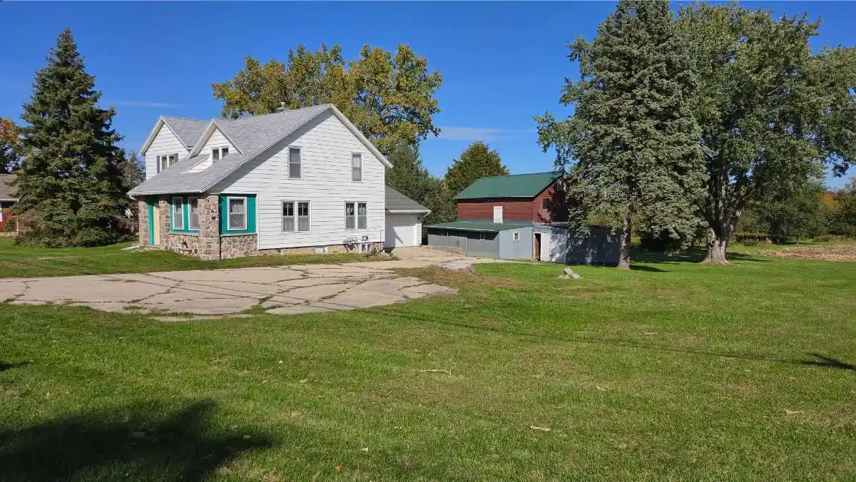 Photo 1 of Single family home for sale at N1924 Us Hwy 12, Fort Atkinson, WI 53538 | MLS# 1984420 | Listing updated on 2026-10-11