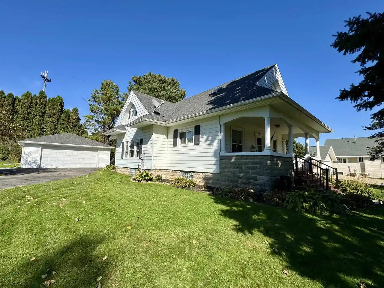 Photo 2 of Single family home for sale at 880 9th Street, Fennimore, WI 53809 | MLS# 2034469 | Listing updated on 2026-10-12
