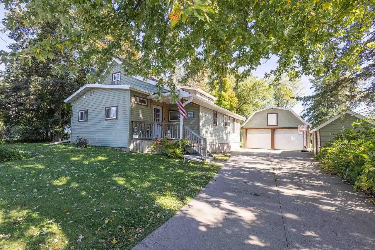 Photo 1 of Single family home for sale at 1125 Eastman St, Platteville, WI 53818 | MLS# 2034476 | Listing updated on 2026-10-12
