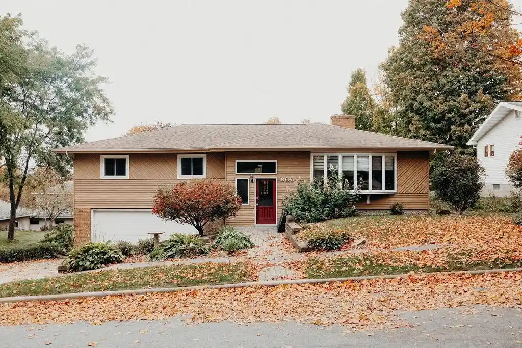 Photo 1 of Single family home for sale at 906 Chestnut St, Marathon, WI 54448 | MLS# 22605087 | Listing updated on 2026-10-20