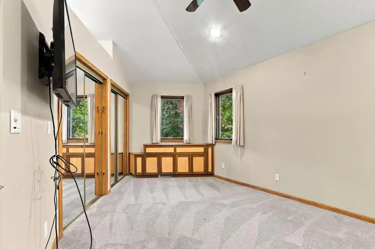 Photo 3 of Single family home for sale at 24026 W Oakwood Ln, Kansasville, WI 53139 | MLS# 1984447 | Listing updated on 2026-10-21