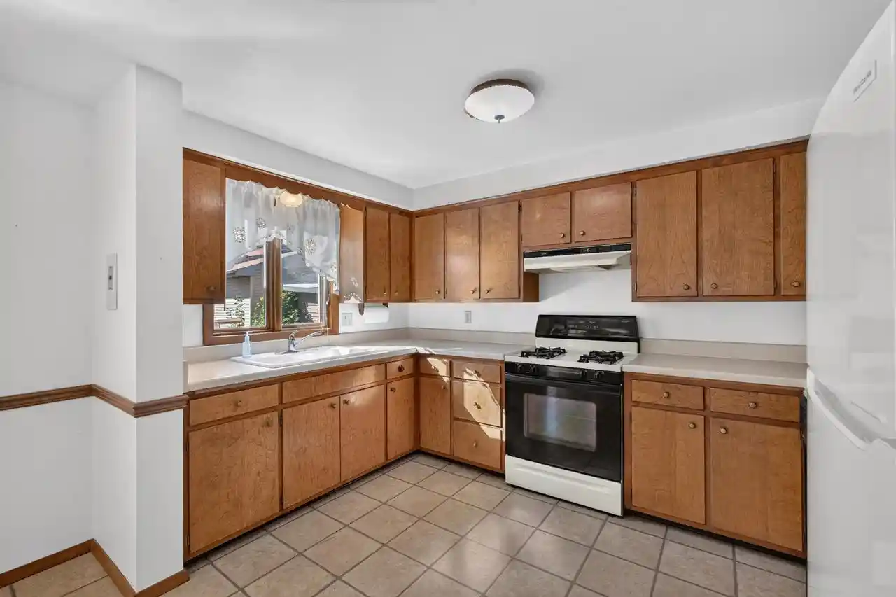 Photo 3 of Single family home for sale at 1608 Harold St, Green Bay, WI 54302 | MLS# 50334125 | Listing updated on 2026-10-12