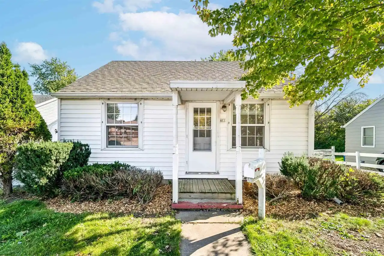 Photo 1 of Single family home for sale at 411 S Washington St, Combined Locks, WI 54113 | MLS# 50334142 | Listing updated on 2026-10-19
