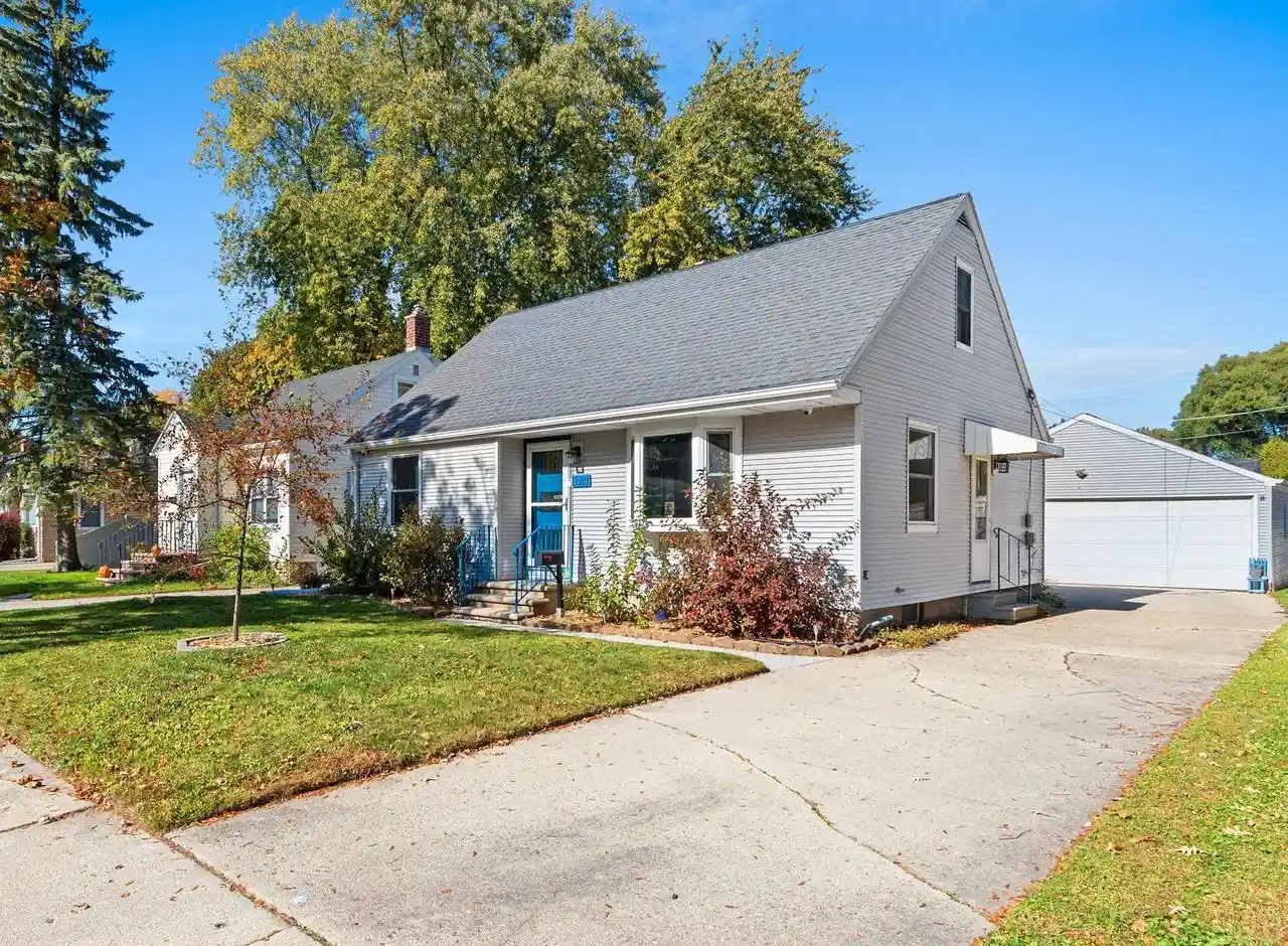 Photo 1 of Single family home for sale at 1328 Reed St, Green Bay, WI 54303 | MLS# 50334143 | Listing updated on 2026-10-12