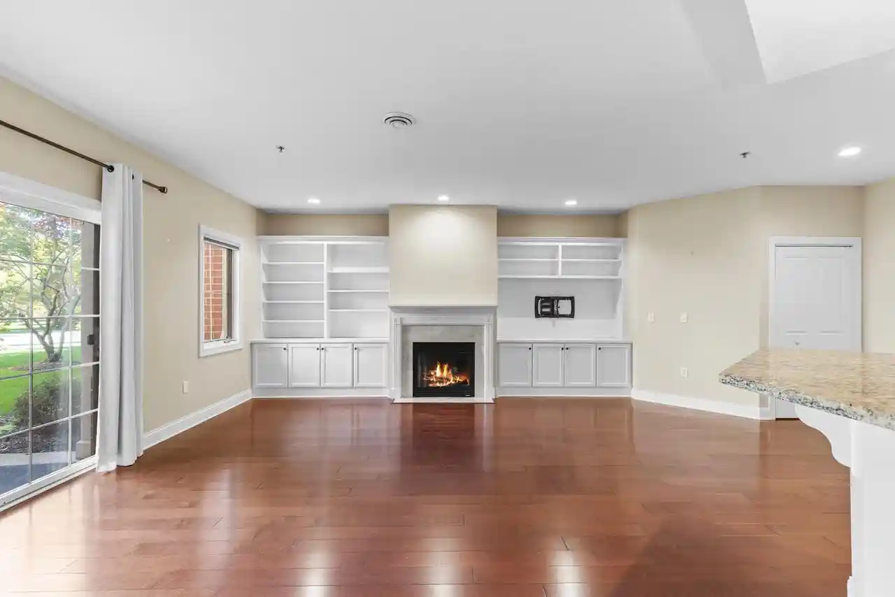 Listing Photo 3 - Condo for sale in building located at 17490 Crest Hl Dr, Brookfield, WI 53045 - Unit #10
