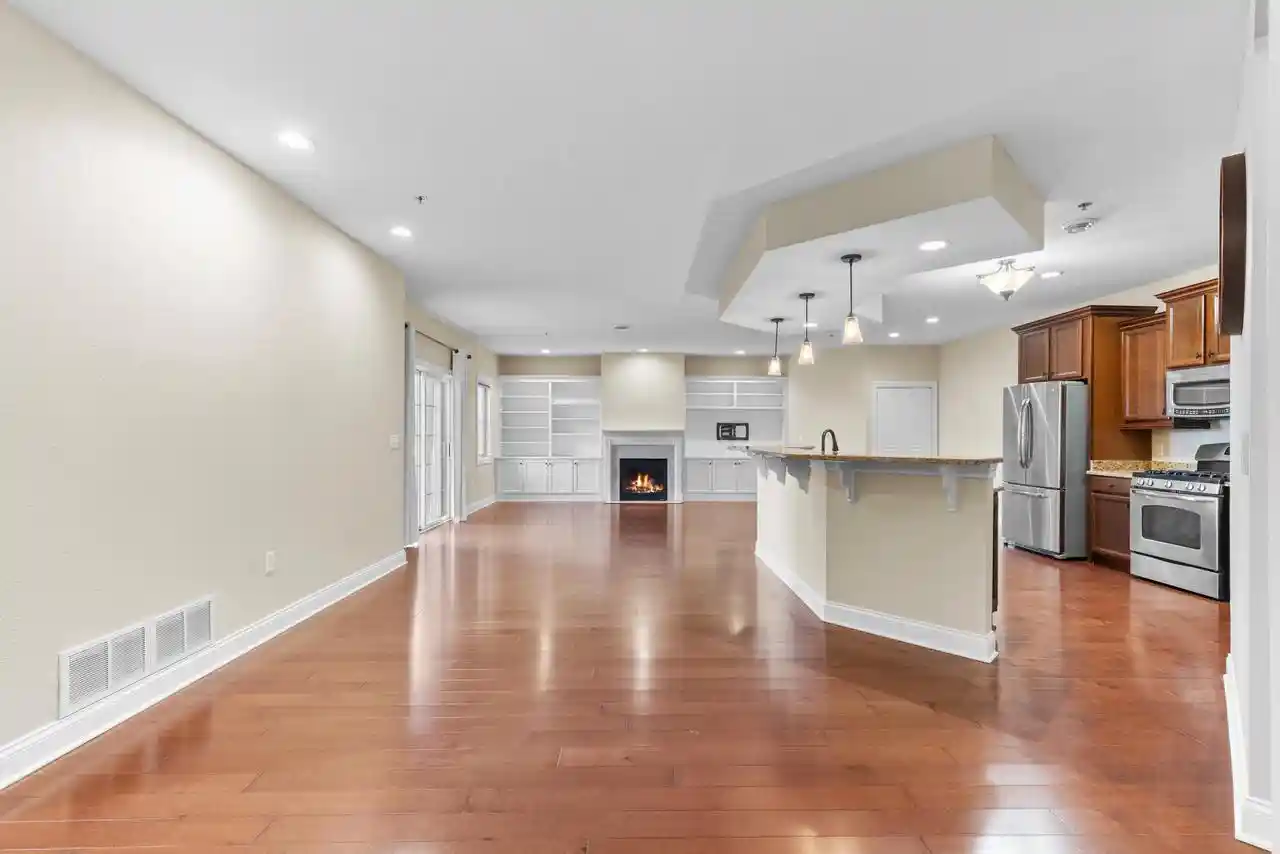 Listing Photo 5 - Condo for sale in building located at 17490 Crest Hl Dr, Brookfield, WI 53045 - Unit #10