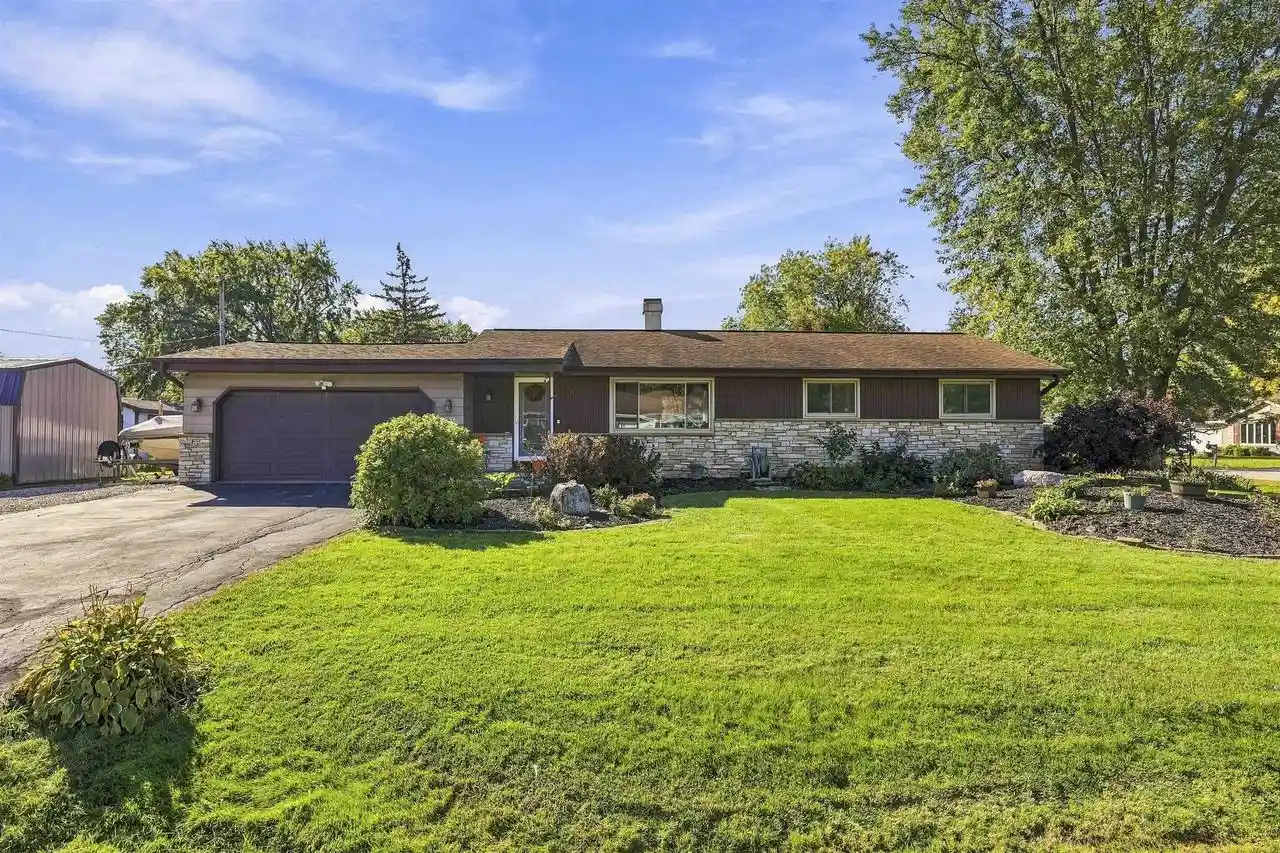 Photo 1 of Single family home for sale at 1611 Jennie St, Menasha, WI 54952 | MLS# 50334157 | Listing updated on 2026-10-18