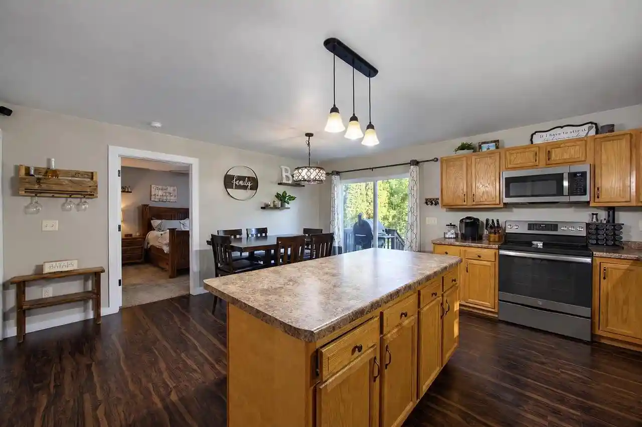 Photo 3 of Single family home for sale at 1155 S Ridge Rd, Green Bay, WI 54304 | MLS# 50334158 | Listing updated on 2026-10-12