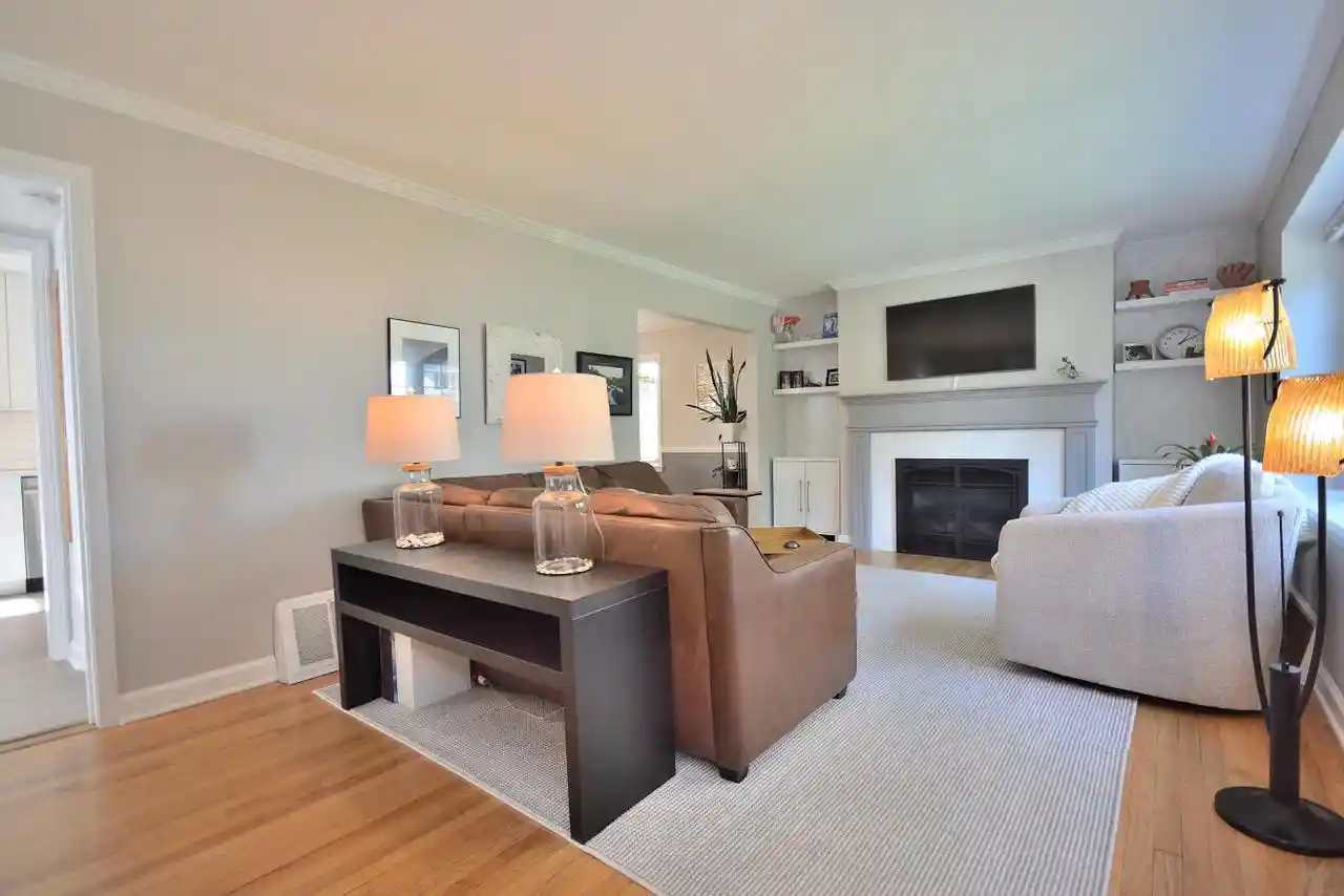 Photo 4 of Single family home for sale at 6147 N Shoreland Ave, Milwaukee, WI 53217 | MLS# 1984471 | Listing updated on 2026-10-21
