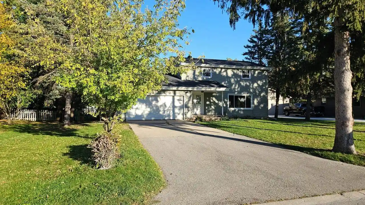 Photo 1 of Single family home for sale at 24 Weimar Ct, Appleton, WI 54915 | MLS# 50334151 | Listing updated on 2026-10-12