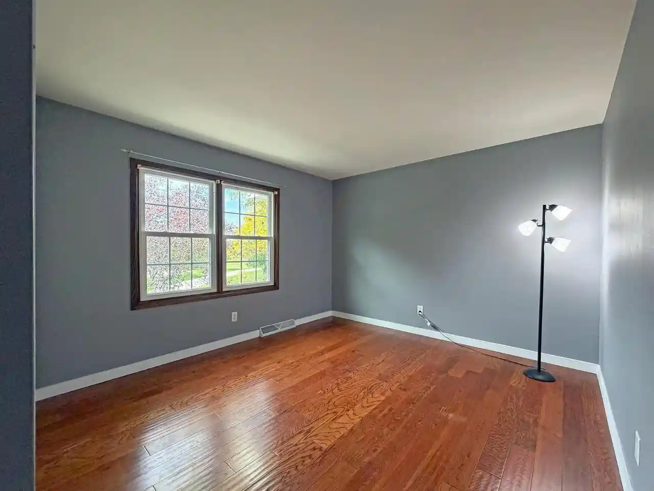 Photo 4 of Single family home for sale at N106w16741 Old Farm Rd, Germantown, WI 53022 | MLS# 1984477 | Listing updated on 2026-10-14