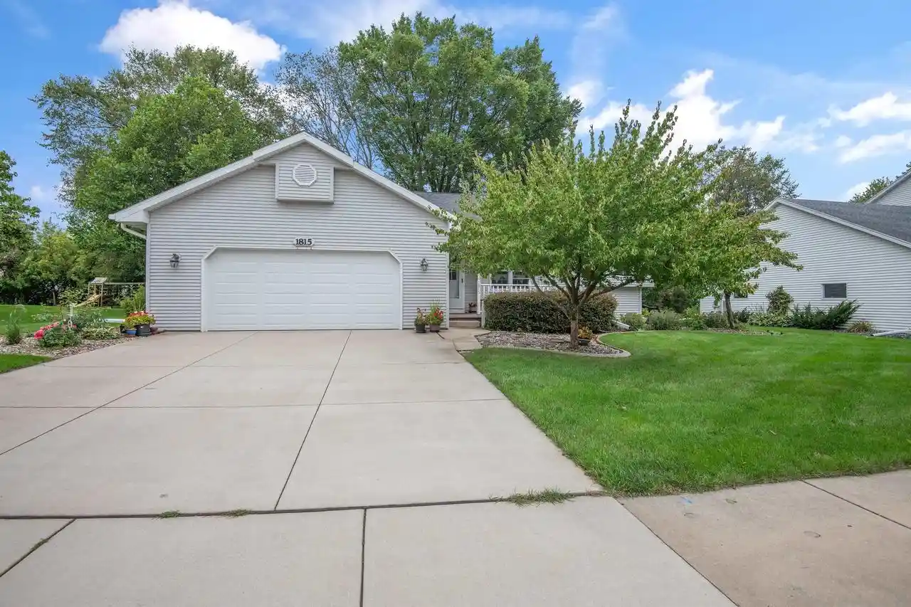 Photo 1 of Single family home for sale at 1815 Shelley Ln, De Pere, WI 54115 | MLS# 50334175 | Listing updated on 2026-10-19