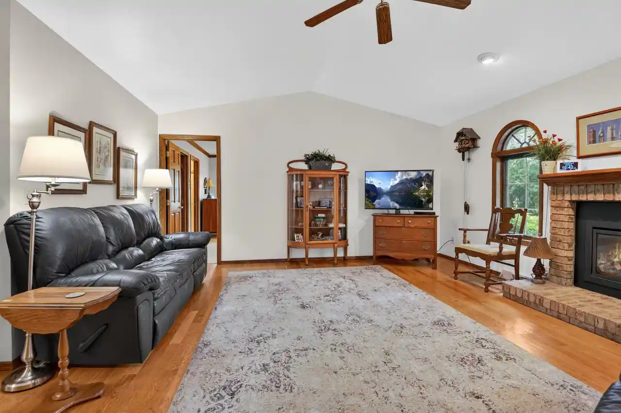 Photo 4 of Single family home for sale at 1815 Shelley Ln, De Pere, WI 54115 | MLS# 50334175 | Listing updated on 2026-10-19