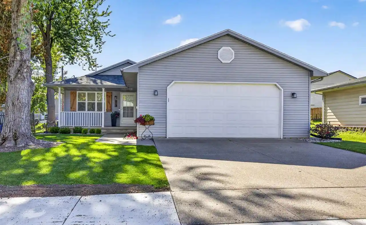 Photo 1 of Single family home for sale at 613 W 9th Street, Kaukauna, WI 54130 | MLS# 50334176 | Listing updated on 2026-10-20