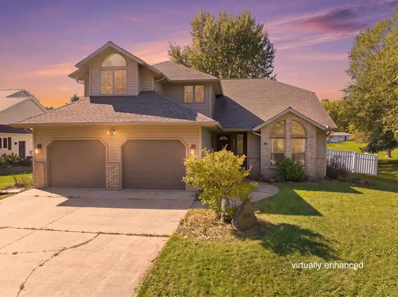Photo 1 of Single family home for sale at 2006 Butternut Pkwy, Marshfield, WI 54449 | MLS# 22605102 | Listing updated on 2026-10-19