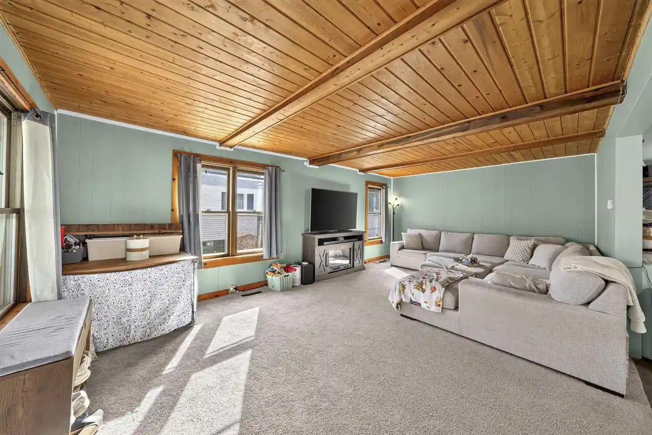 Photo 2 of Single family home for sale at 1107 S Pearl St, New London, WI 54961 | MLS# 50334169 | Listing updated on 2026-10-21