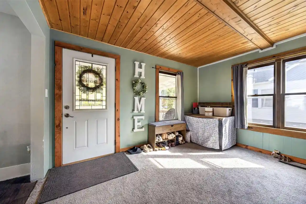 Photo 3 of Single family home for sale at 1107 S Pearl St, New London, WI 54961 | MLS# 50334169 | Listing updated on 2026-10-21
