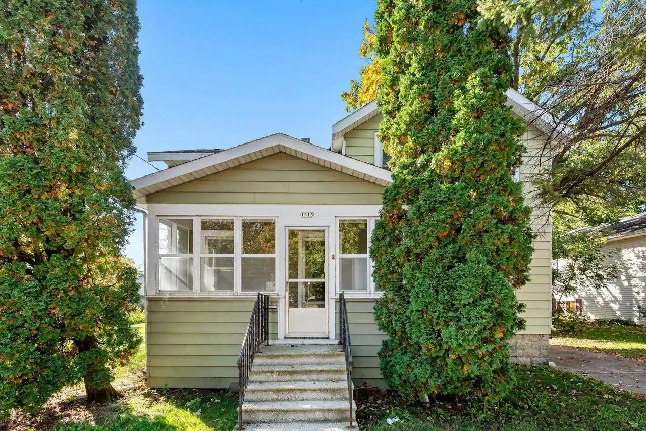Photo 1 of Single family home for sale at 1513 Oshkosh Ave, Oshkosh, WI 54902 | MLS# 50334168 | Listing updated on 2026-10-19
