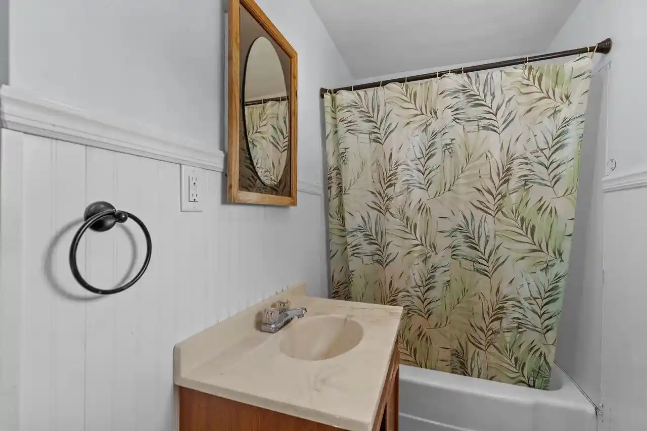 Photo 2 of Single family home for sale at 1513 Oshkosh Ave, Oshkosh, WI 54902 | MLS# 50334168 | Listing updated on 2026-10-19