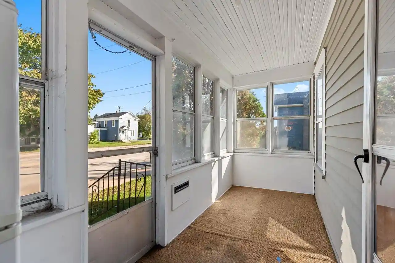 Photo 4 of Single family home for sale at 1513 Oshkosh Ave, Oshkosh, WI 54902 | MLS# 50334168 | Listing updated on 2026-10-19