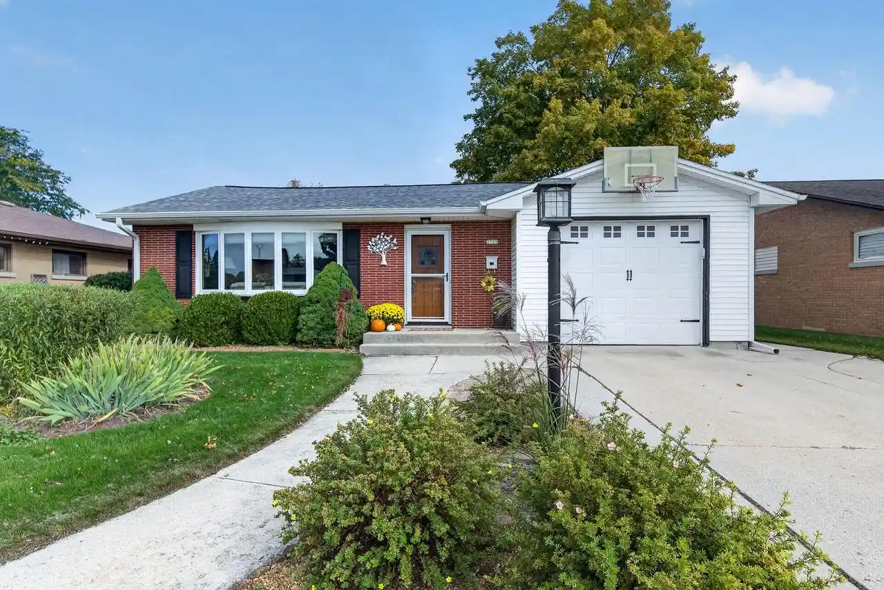 Photo 1 of Single family home for sale at 2725 Henry St, Sheboygan, WI 53081 | MLS# 1984502 | Listing updated on 2026-10-13