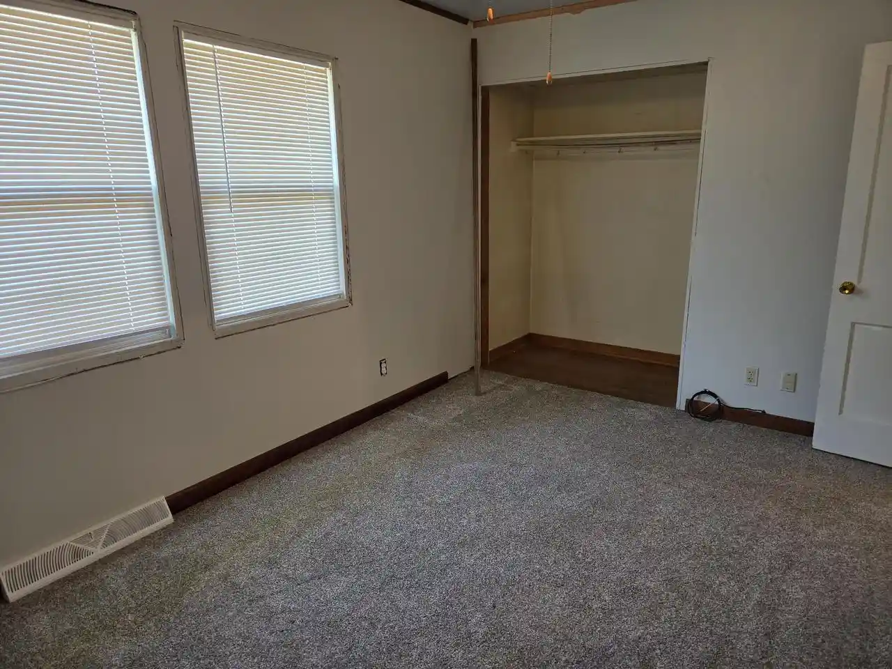 Photo 3 of Single family home for sale at 923 Circle Dr, Manitowoc, WI 54220 | MLS# 1984508 | Listing updated on 2026-10-12