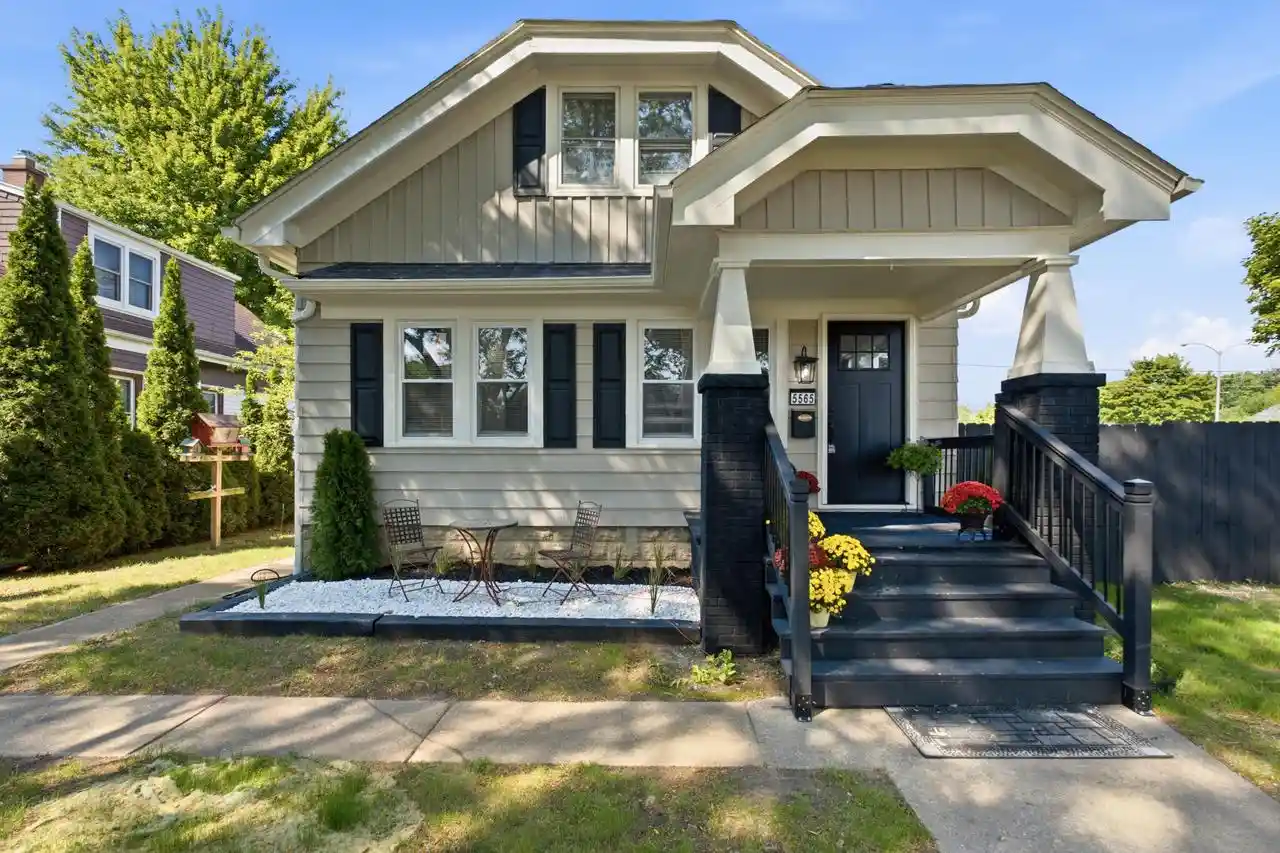 Photo 1 of Single family home for sale at 5565 N 32nd Street, Milwaukee, WI 53209 | MLS# 1984541 | Listing updated on 2026-10-15